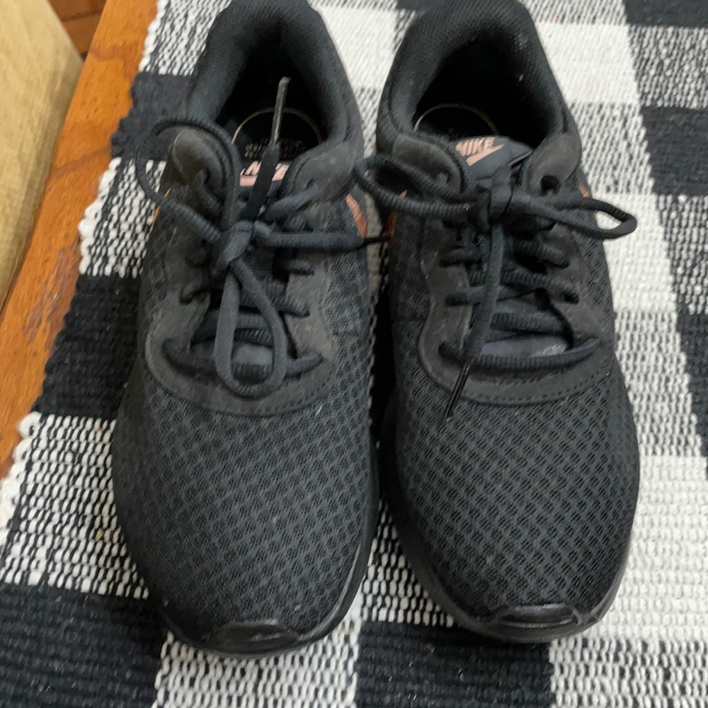 Gently used Nike tennis shoes
